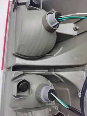 टोयोटा टुंड्रा 07-09 81560-0C070 2006- वोल्टेज 12V वर्ष 2006- 12V के लिए 12V टेल लाइट